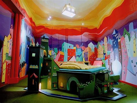 "cartoon city room" german hotel with mirror room - Bing Images Kitsch ...