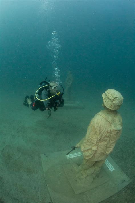 Nation’s First Underwater Veterans Memorial Opens in Florida | Scuba Diving