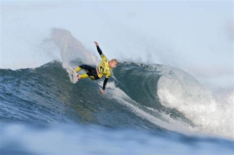 Mick Fanning 2 Time World Champion : Surfing Pictures