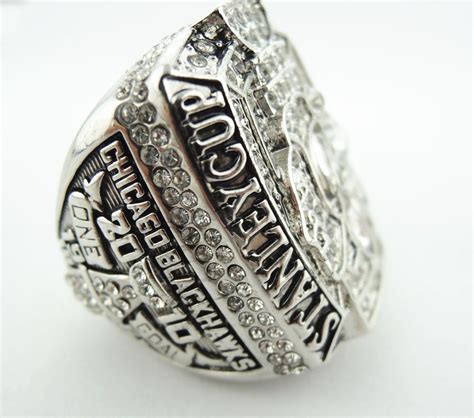 Chicago Blackhawks 2010 Stanley Cup Championship Fan Replica Ring