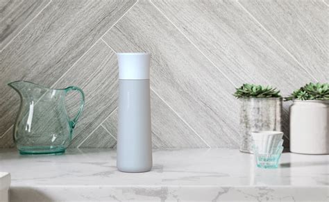 A Modern Wireless Self-Cleaning Water Bottle that Won't Break the Bank