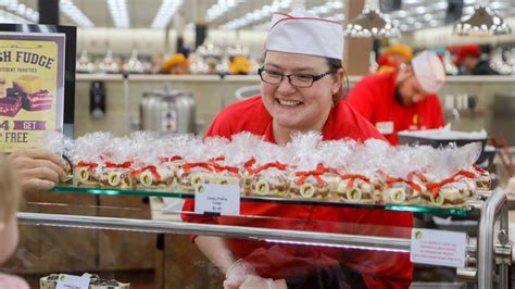 The Best Buc-Ee's Fudge Flavors To Include In Your Sampler Box