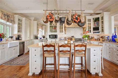 10 Stylish Kitchens With Limestone Countertops