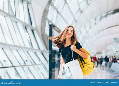 Girl airport image – Telegraph