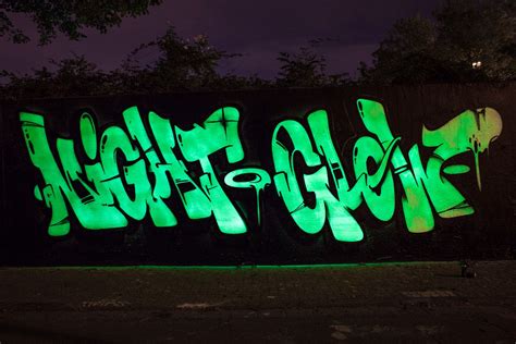 #8 Glow in the dark graffiti. In this woek used glow in the dark pain for wall Neon Spray Paint ...