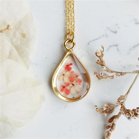 Pink Real Flower Necklace - Resin Jewelry - Dry Flower Resin Necklace | Resin jewelry, Resin ...