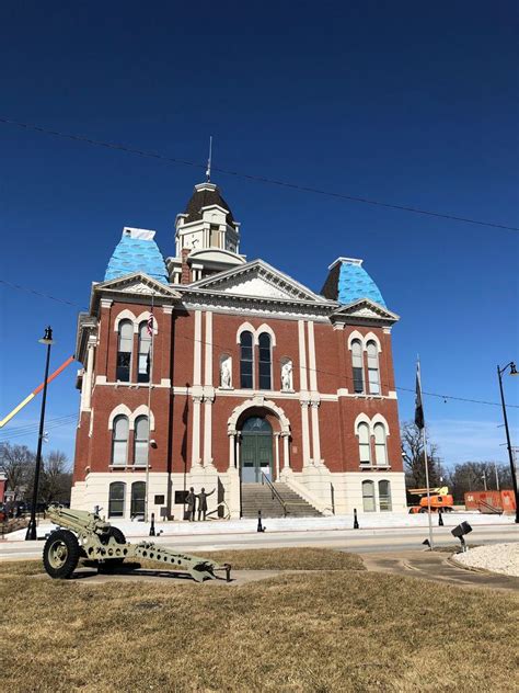 Shelby County Courthouse in Shelbyville, Illinois. Paul Chandler ...