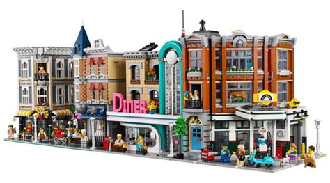 The oldest LEGO modular building currently available is back