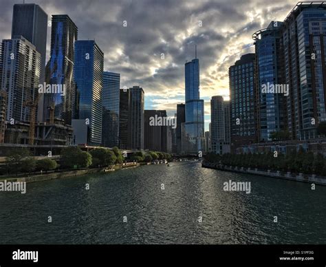 Chicago riverwalk view Stock Photo - Alamy