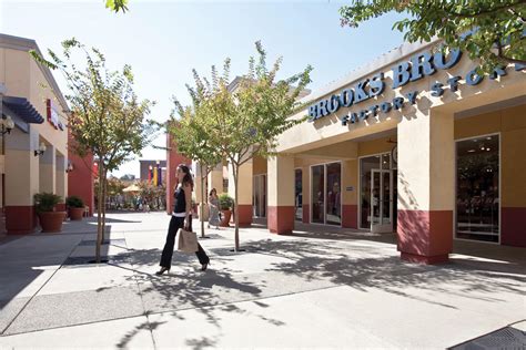 Folsom Premium Outlets, 13000 Folsom Blvd, Folsom, CA, Outlet Center - MapQuest