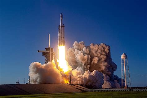 SpaceX Falcon Heavy to Launch Mission to the Moon in 2023 - autoevolution