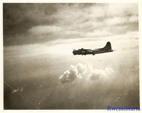 Org. Photo: Aerial View 306th Bomb Group B-17 Bomber (#43-38916) Over Target!!! • $11.50 ...