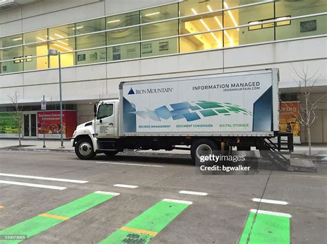 Iron Mountain Truck Pittsburgh High-Res Stock Photo - Getty Images