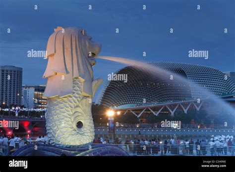 Singapore, Merlion Park, Merlion Fountain Stock Photo - Alamy