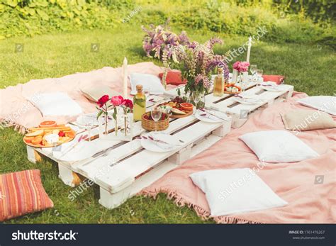 196,757 Garden picnic Images, Stock Photos & Vectors | Shutterstock