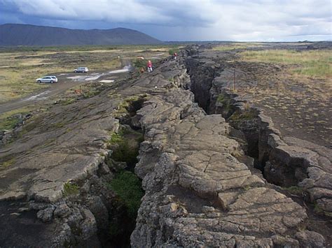 Julia's Tectonic Plate Tour: Divergent Fault Line: Iceland