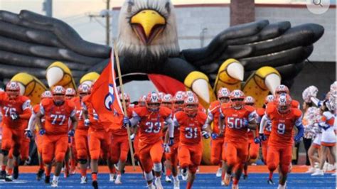 Canutillo football players highlight historic 2014 win in book | KFOX