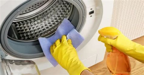 How to Clean a Washing Machine With White Vinegar