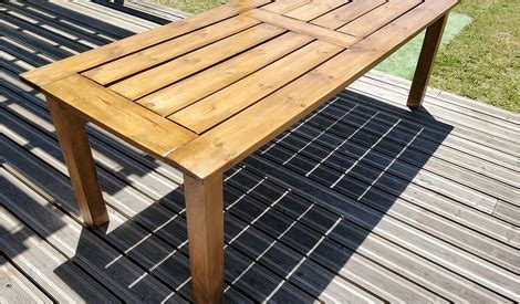 Table de jardin en lames de terrasse par okp sur L'Air du Bois