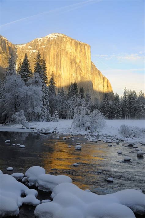 Sunset on Yosemite valley stock image. Image of scenic - 8051593