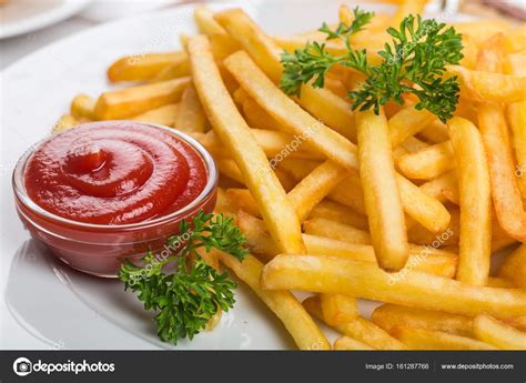 Delicious french fries with sauce — Stock Photo © billiondigital #161287766