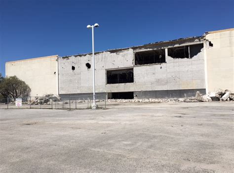 Valley View Mall Demolition in Dallas, TX | LLOYD NABORS DEMOLITION