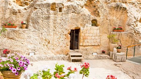 'He is Risen': Watch Garden Tomb Easter Sunrise Service from Jerusalem ...