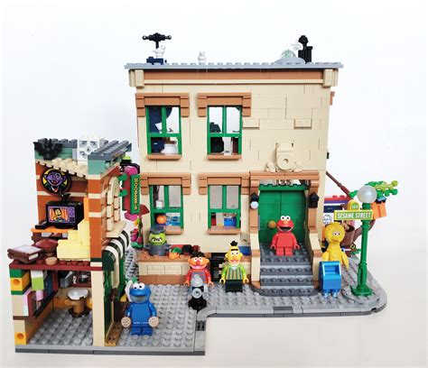 LEGO Ideas 123 Sesame Street (21324) Review - The Brick Fan