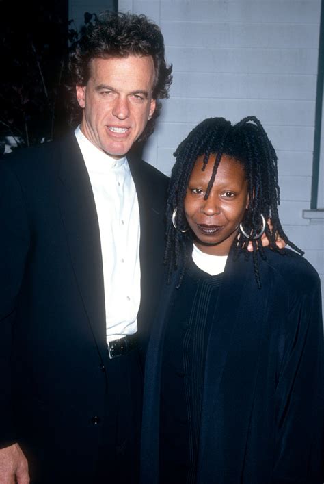 Whoopi Goldberg war "nie wirklich verliebt", trotz ihrer 3 Ehen und der ...