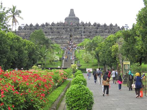 Candi Borobudur, Kenangan Wangsa Syailendra yang Melegenda | Dee Stories