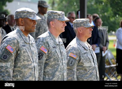 Lt gen william b garrett iii hi-res stock photography and images - Alamy