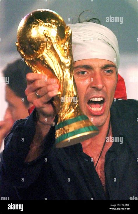 Gianluigi buffon world cup trophy hi-res stock photography and images ...