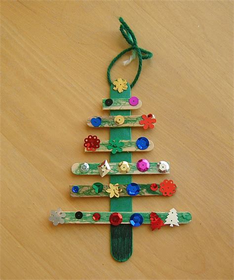 Christmas Tree Craft | mommyapolis