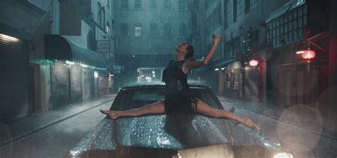 Taylor Swift Premiered "Delicate" Video During iHeartRadio Music Awards ...