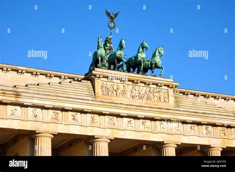 brandenburg gate, quadriga statue, brandenburg gates, quadriga statues ...