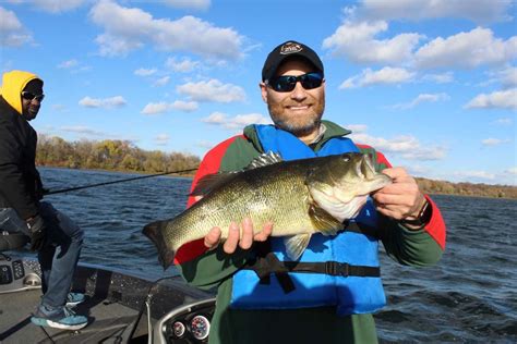 5 Best Fishing Spots on Lake Minnetonka: A Guide to the Hotspots - Newcomb's Ranch