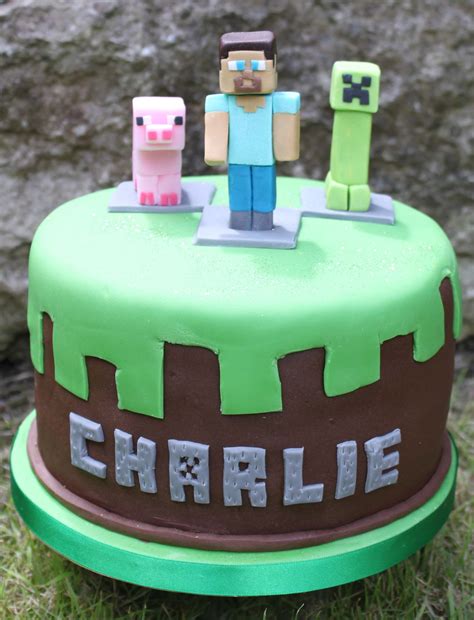 Minecraft cake with Steve, creeper and pig fondant toppers | Cake ...