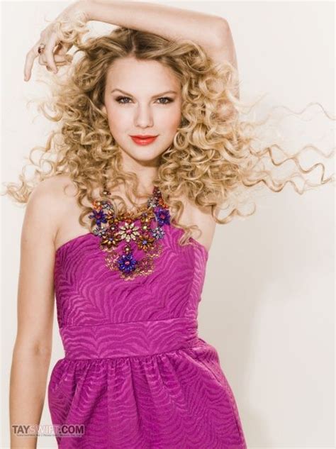 Taylor Swift with purple dress