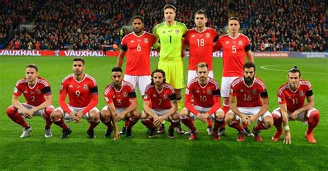 Wales line up for ANOTHER shocking team photo against Serbia, but why ...