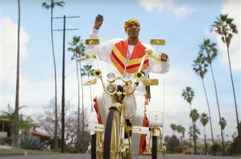 Snoop Dogg Stars in Skechers' 2023 Super Bowl Commercial: Watch