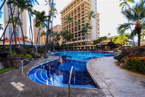 Review: Hilton Hawaiian Village Full Resort and Rainbow Tower Room Tour | It's a Lovely Life!