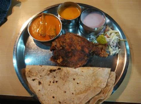 Malvan Food Guide: 10 Must-Eat Restaurants & Street Food Stalls in Malvan