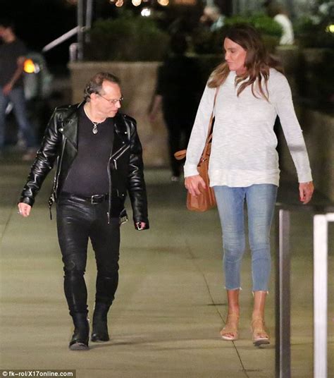 Caitlyn Jenner goes on her first date with a man (photos) - Cast59