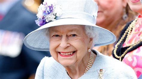 Queen Elizabeth II Has Died at 96: Royal Family, Celebrities, & Politicians Pay Tribute ...