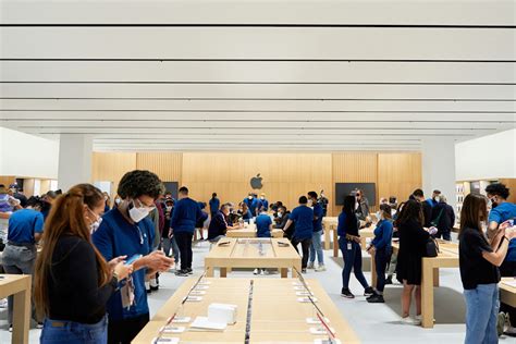 Apple settles lawsuit for $30.5 million for forcing retail employees to ...