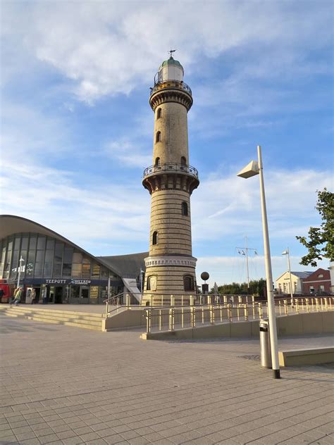 Lighthouse at entrance to the beach, Warnemunde Germany | Warnemünde ...