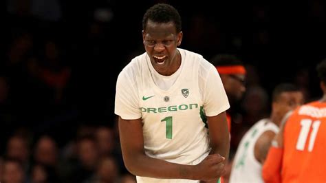 Bol Bol injury update: Oregon 7-footer, likely 2019 lottery pick, out ...