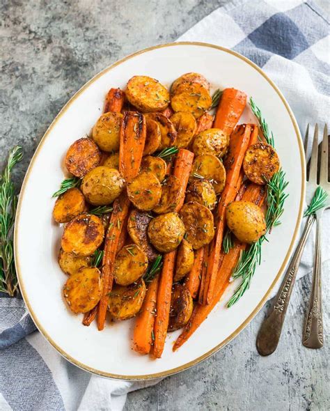 Roasted Potatoes and Carrots – WellPlated.com