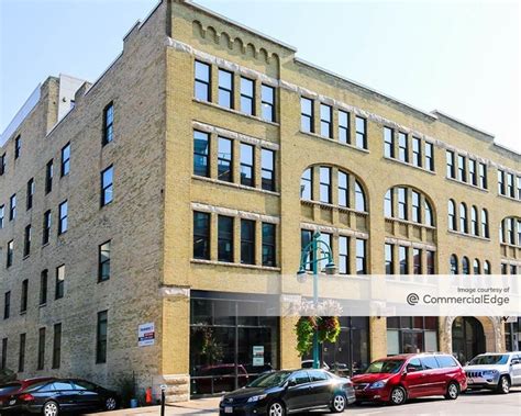 222 East Erie Street, Milwaukee, WI 53202 | CommercialCafe.com