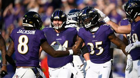 Ravens' Gus Edwards ties team record with second TD vs. Seahawks